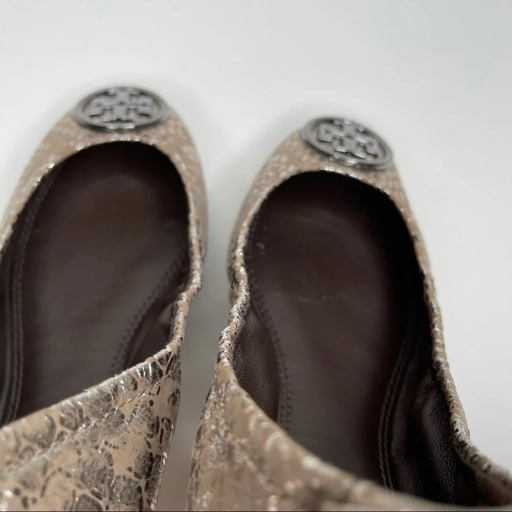 TORY BURCH Heidi Pewter Snake Print Metallic Leather Medallion Ballet Flat Sz 5